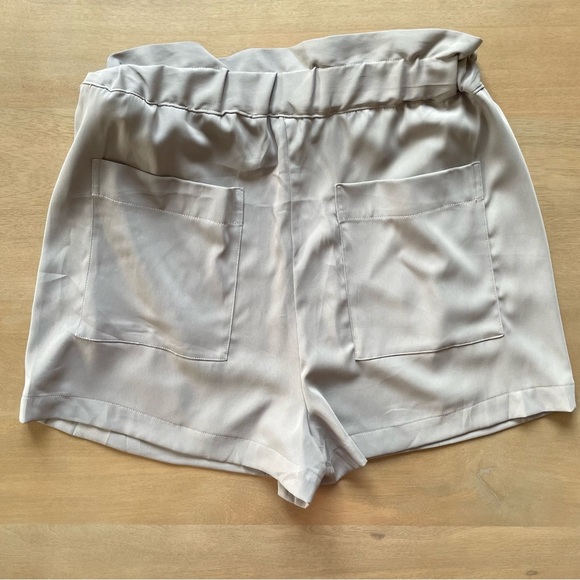 Babaton Gray High Waist Shorts Elastic Waistband Casual Fit - Picture 2 of 8